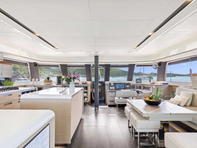 Fountaine Pajot ADEONA jednotlivci a charterové společnosti v Korsika