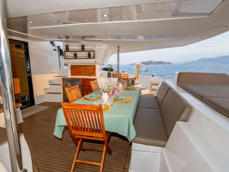 Fountaine Pajot HIGHJINKS  jednotlivci a charterové společnosti v Piraeus