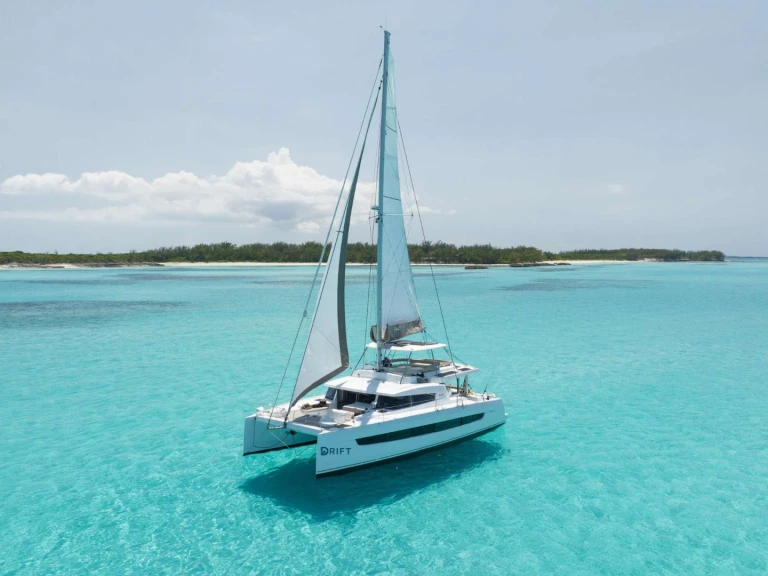 Pronájem jachty v Nassau -Bali DRIFT na Samboatu