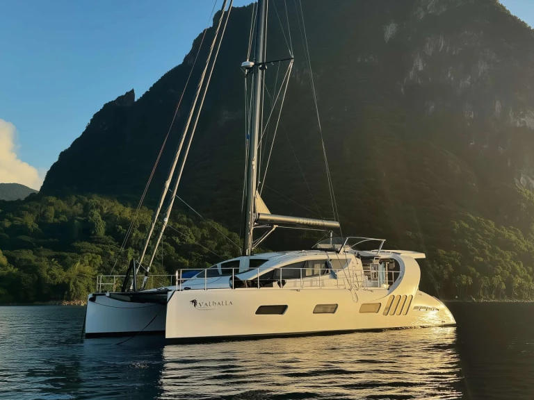 Pronajmout si Xquisite Yachts SV Valhalla v Freeport