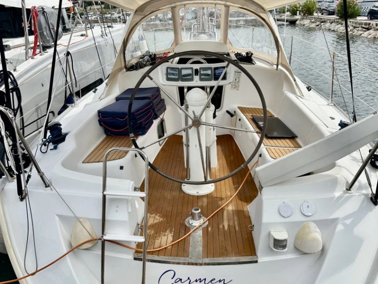 Jeanneau Sun Odyssey 32i jednotlivci a charterové společnosti v Pula