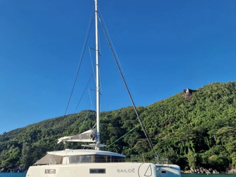 Pronajmout Katamarán se skipperem či ne Lagoon v Bonifacio