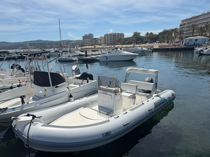 Pronájem lodi Capelli Tempest 630 v Le Lavandou na Samboatu