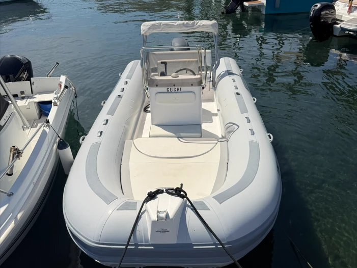 Pronájem lodi Le Lavandou lákavé ceny Tempest 630