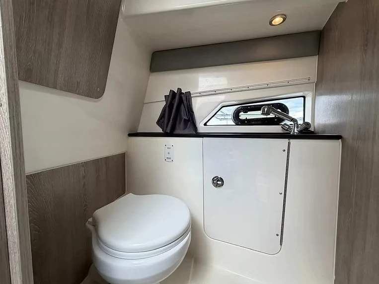 Pronájem Motorová loď Quicksilver s licencí