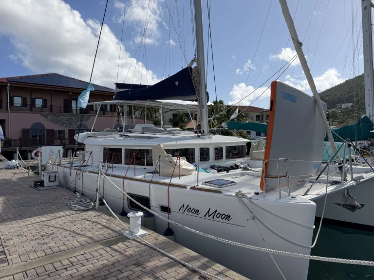 Pronájem lodi Lagoon NEON MOON v Tortola na Samboatu