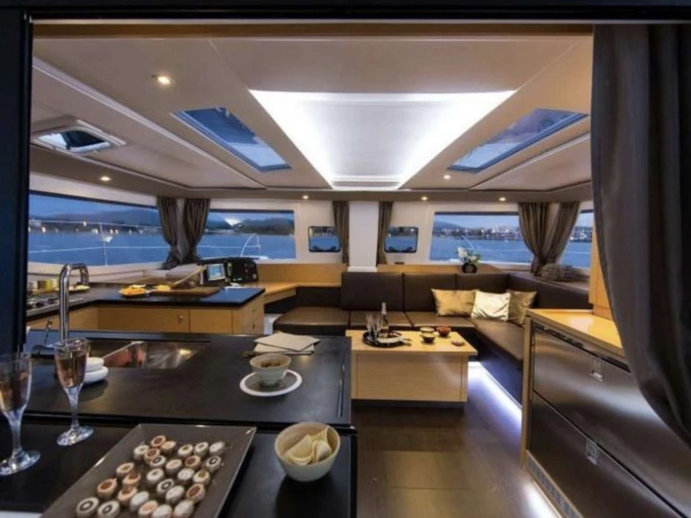 Pronájem Jachta Fountaine Pajot s licencí