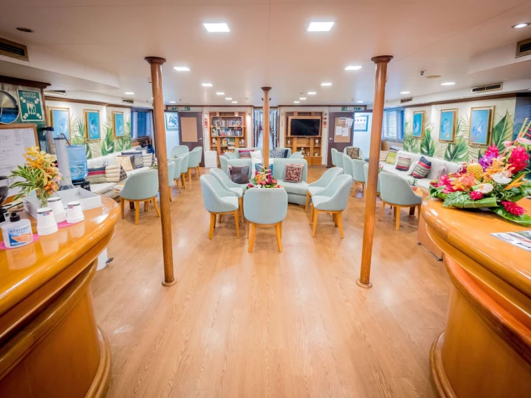 Custom Panorama II jednotlivci a charterové společnosti v Papeete