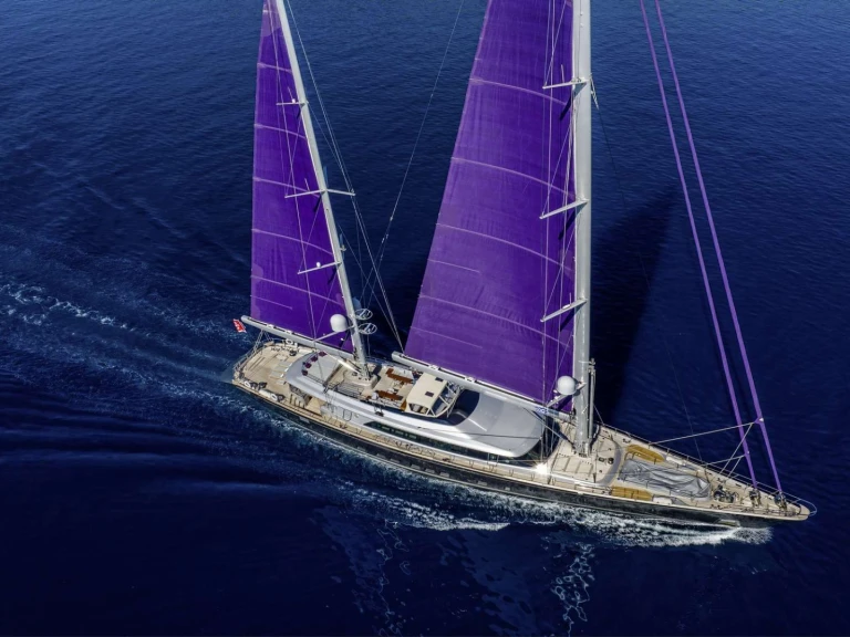 Pronájem Jachta Perini Navi s licencí