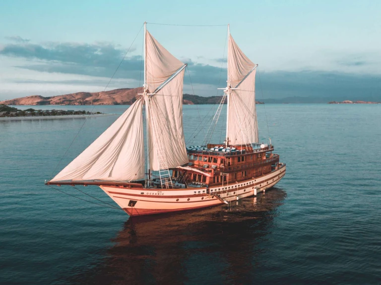 Pronájem lodi  THE MAJ OCEANIC v Labuan Bajo na Samboatu
