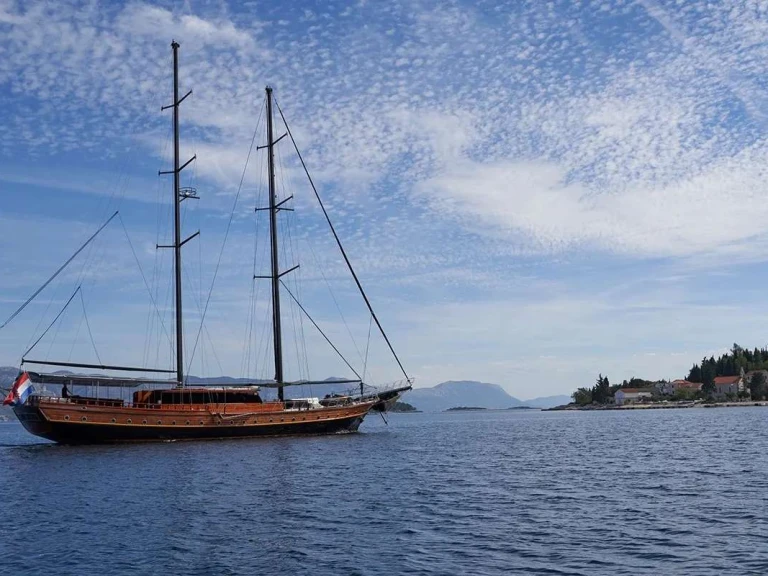 Custom STELLA MARIS jednotlivci a charterové společnosti v Split