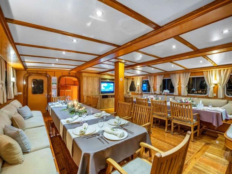 Pronajmout Jachta se skipperem či ne Custom v Fethiye