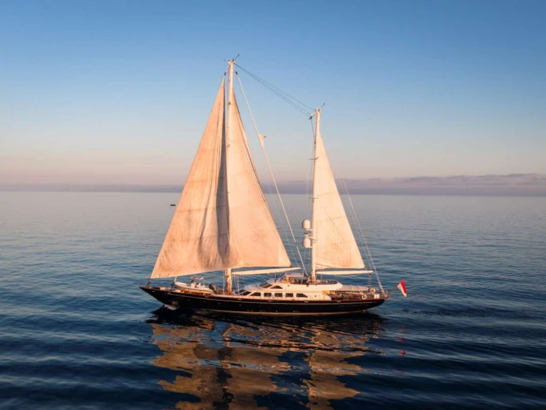 Pronájem Jachta Perini Navi s licencí