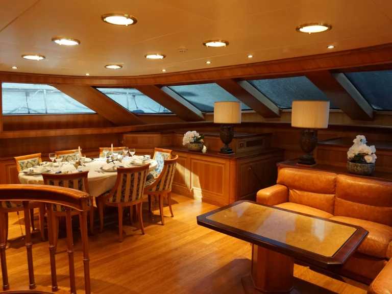 Perini Navi ELLEN jednotlivci a charterové společnosti v Monte-Carlo