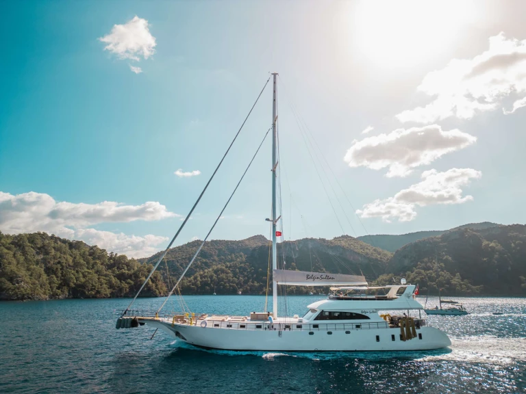 Pronájem lodi Fethiye lákavé ceny Belgin Sultan