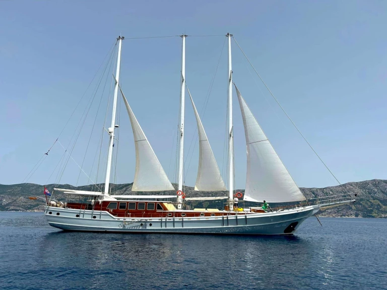 costume Dolce Vita jednotlivci a charterové společnosti v Šibenik 