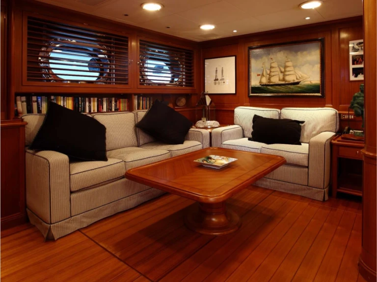 Pronájem Jachta v Neapol -Perini Navi HERITAGE M
