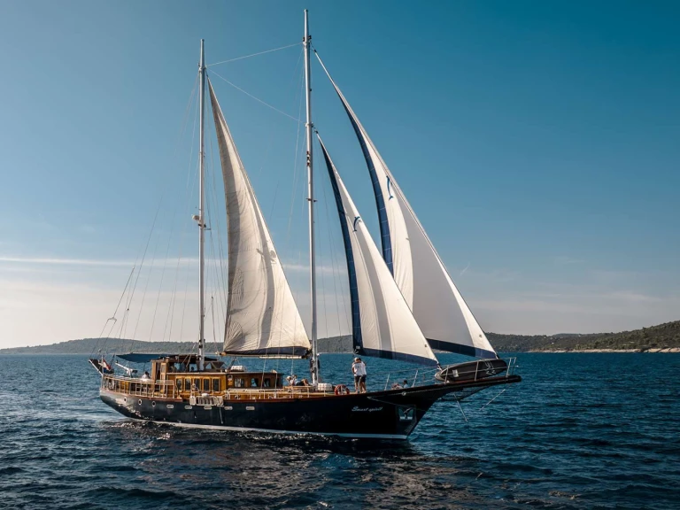 Pronajmout si Custom Smart Spirit v Trogir