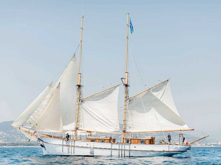 Pronájem Jachta Schooner s licencí