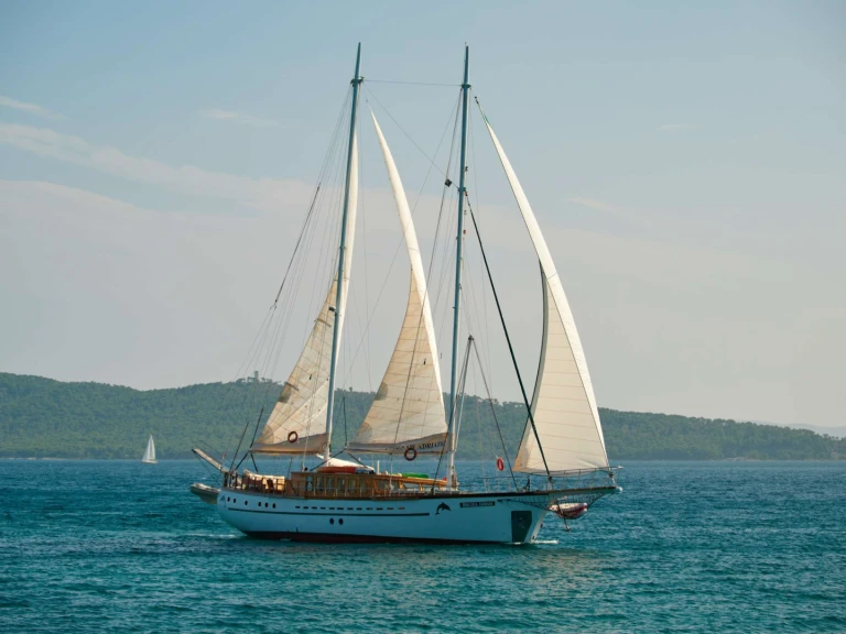 Pronajmout Jachta se skipperem či ne Custom v Kaštel Gomilica