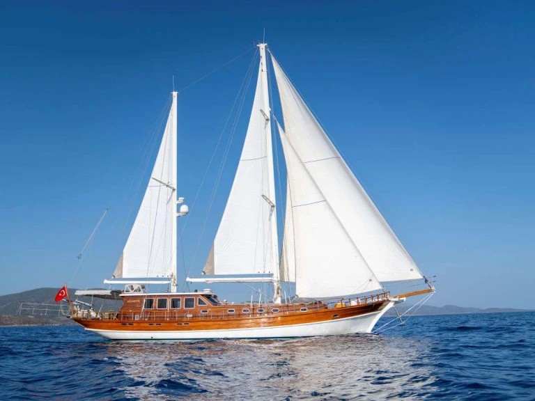 Pronajmout si Custom Aganippe v Bodrum