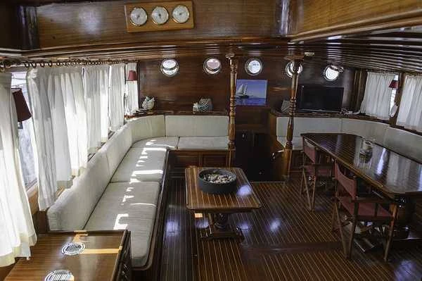 Pronajmout si Custom TERSANE IV v Neapol