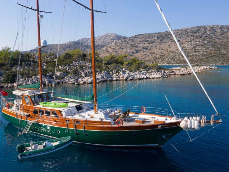 Pronajmout si Orion Yachts Lady Freya v Rhodos