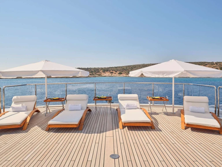 Pronajmout si Benetti SUNDAY v Atény
