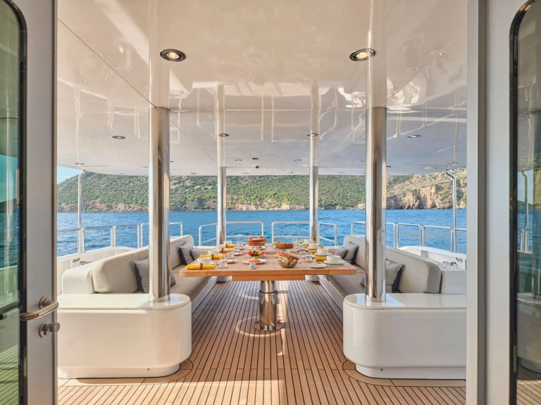 Benetti SOJO jednotlivci a charterové společnosti v Atény