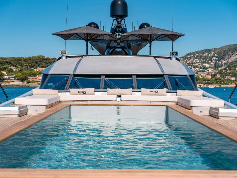 Pronajmout si Palmer Johnson DB9 v San Remo