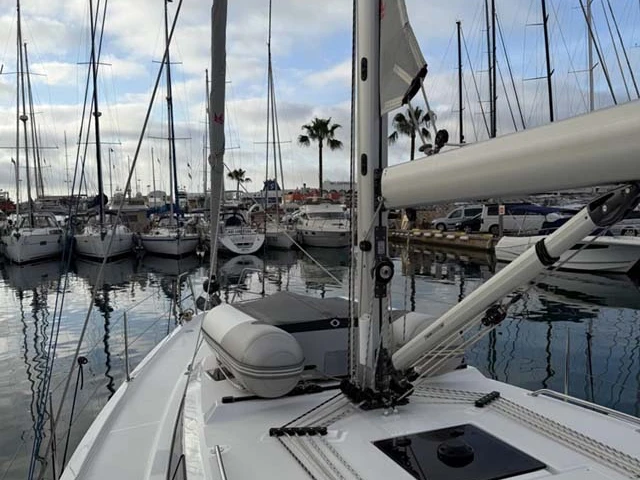 Bavaria Bavaria C42 jednotlivci a charterové společnosti v Golfo Aranci