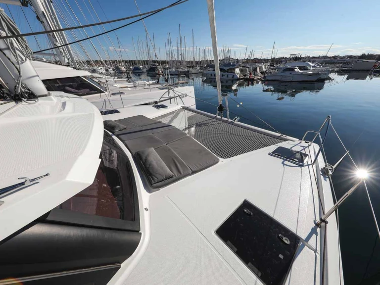 Fountaine Pajot Isla 40 jednotlivci a charterové společnosti v Lefkáda