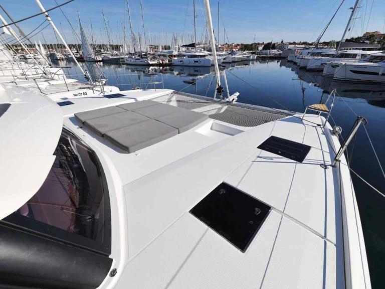Fountaine Pajot Tanna 47 jednotlivci a charterové společnosti v Trogir