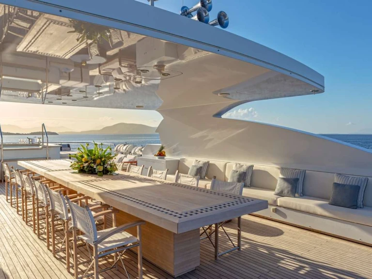 Pronajmout si Mondomarine ZALIV III v Atény