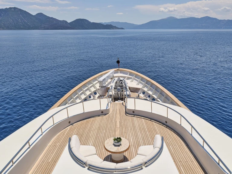 Benetti BARENTS jednotlivci a charterové společnosti v Atény