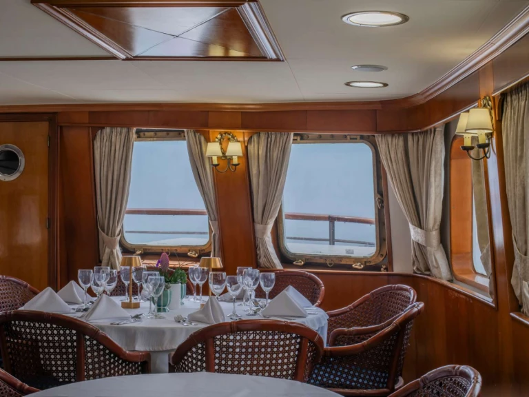 Pronajmout Jachta se skipperem či ne Custom v Piraeus