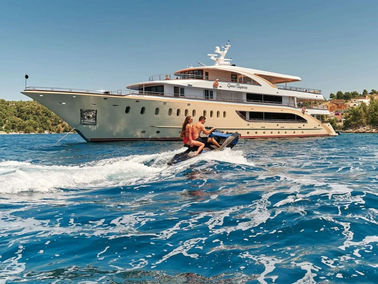 Pronajmout si Custom Queen Eleganza v Chorvatsko