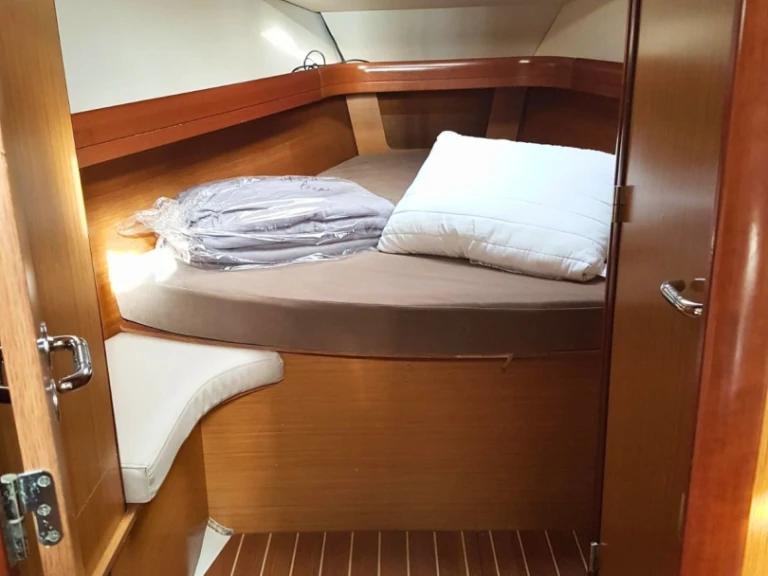 Pronájem jachty v Alimos -Jeanneau Sun Odyssey 42i na Samboatu