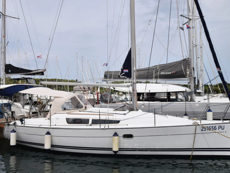 Pronájem lodi Pula lákavé ceny Sun Odyssey 32i
