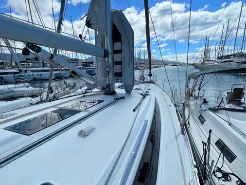 Bavaria Cruiser 51 jednotlivci a charterové společnosti v Lefkáda