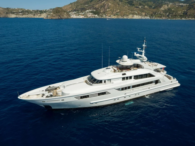 International Shipyard Ancona PENELOPE  jednotlivci a charterové společnosti v Neapol
