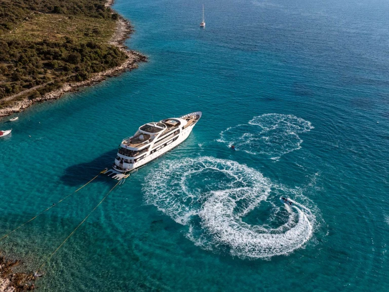 Custom Karizma jednotlivci a charterové společnosti v Split