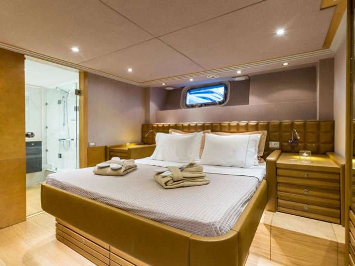 Heesen HEESEN jednotlivci a charterové společnosti v Řecko