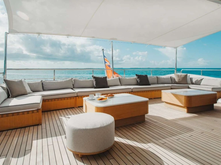 Pronájem lodi Benetti EMINA v Bahamy na Samboatu