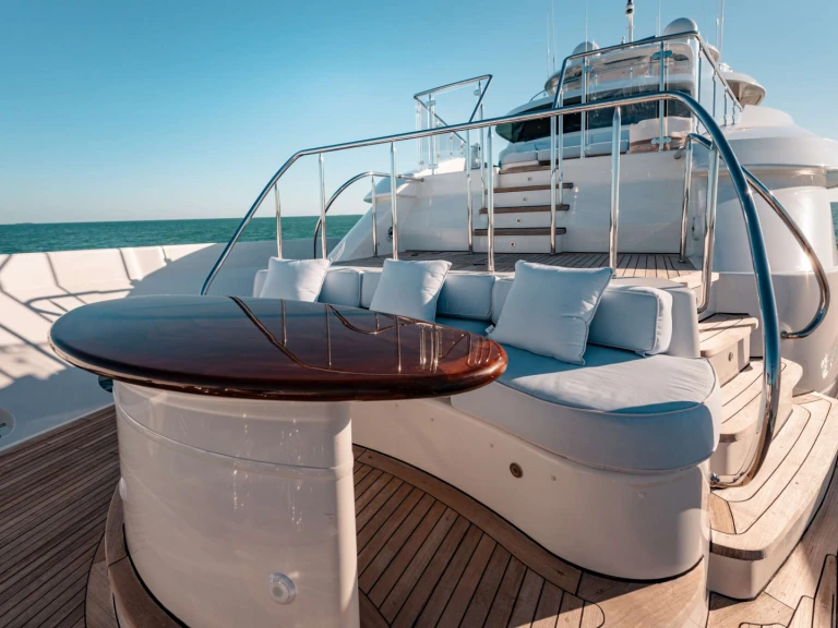 Pronájem lodi Miami lákavé ceny BLUE TIME