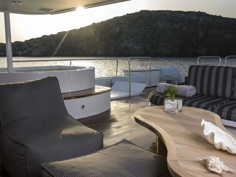Westport ENDLESS SUMMER jednotlivci a charterové společnosti v Atény