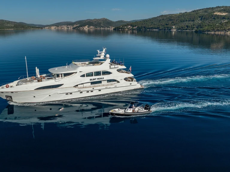 IAG SILENT WORLD jednotlivci a charterové společnosti v Trogir