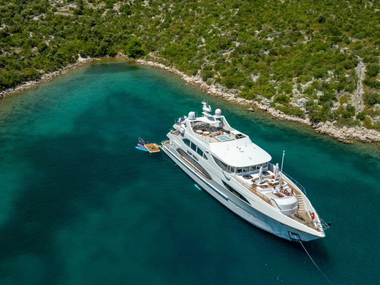Pronajmout si IAG SILENT WORLD v Trogir