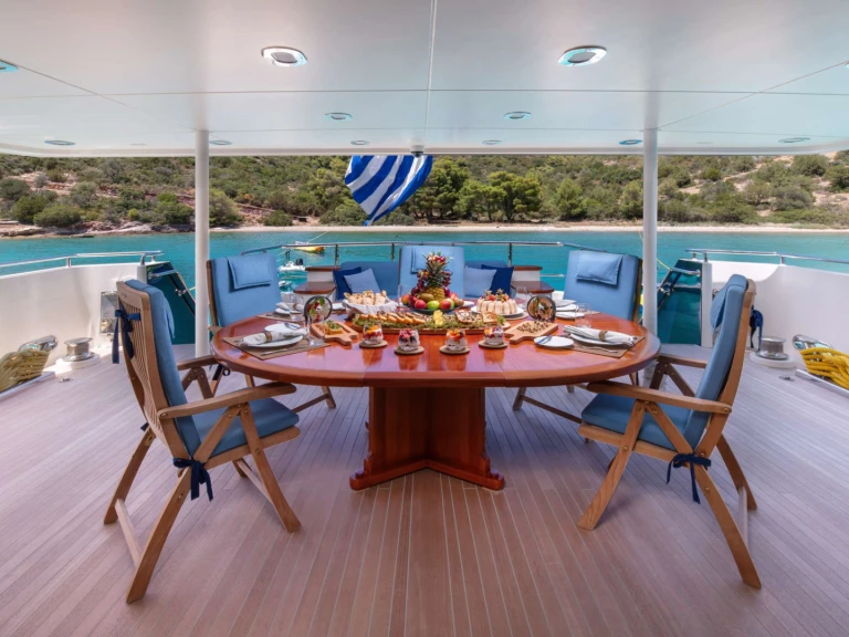 Pronájem lodi Heesen MAGIX v Piraeus na Samboatu