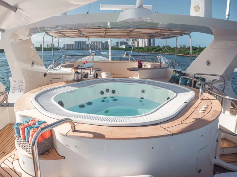 Pronajmout Jachta se skipperem či ne Benetti v Sint Maarten